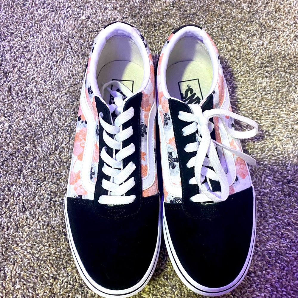 I got these shoes as a gift never have woren them before there pink and black